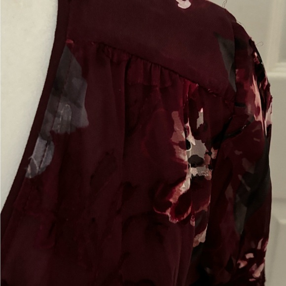 WHITE HOUSE BLACK MARKET Burgundy Sheer Sleeve Top Size 2 - Picture 5 of 11